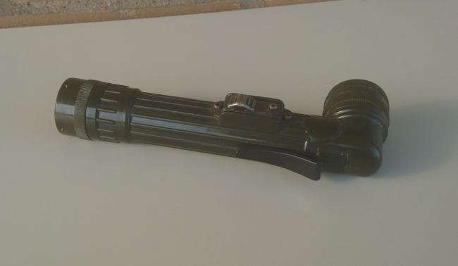 Kleine Winkeltaschenlampe.